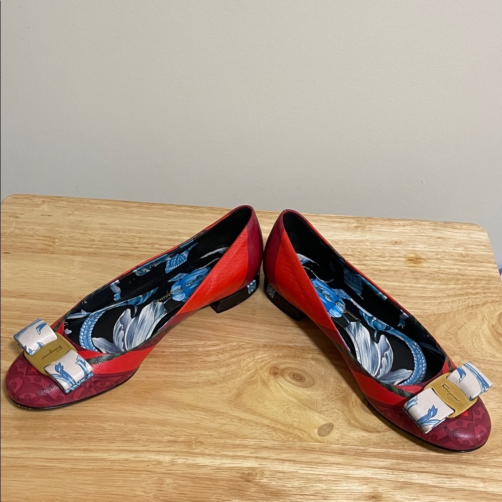 Salvatore Ferragamo Varina Fantasy Flats 6B - Picture 5 of 8